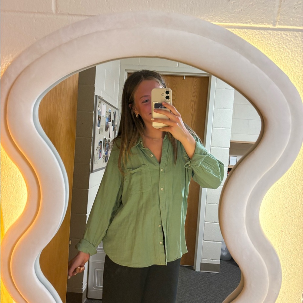 Universal Threads lightweight button down - Picture 2 of 3